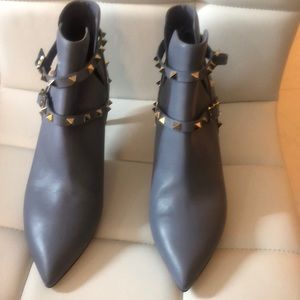 Valentino Rockstud Pointy toe Gray Bootie